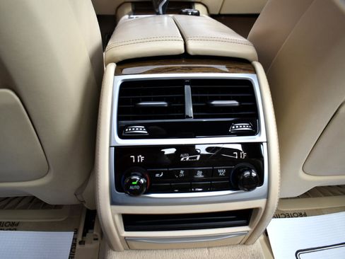 Used 2019 BMW 750i 750i Sedan w/ Executive Package image 22