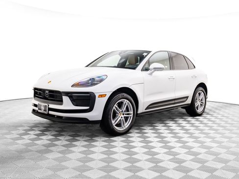 Certified 2025 Porsche Macan image 1