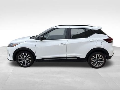 Used 2024 Nissan Kicks SR image 3