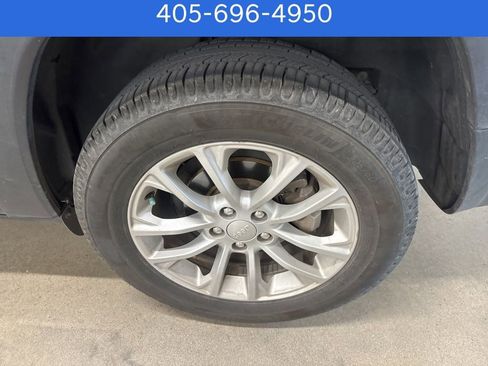 Used 2019 Jeep Cherokee Latitude w/ Popular Appearance Group image 2