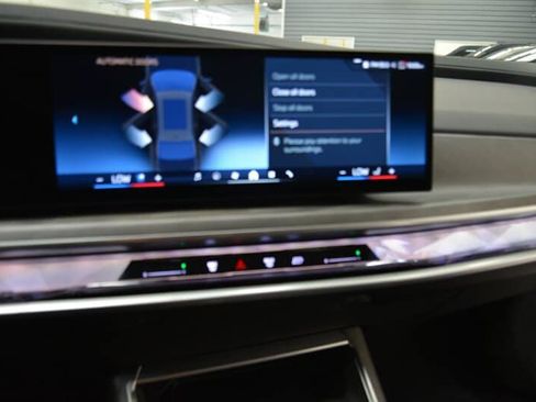 Used 2025 BMW 750e xDrive xDrive w/ Executive Package image 37