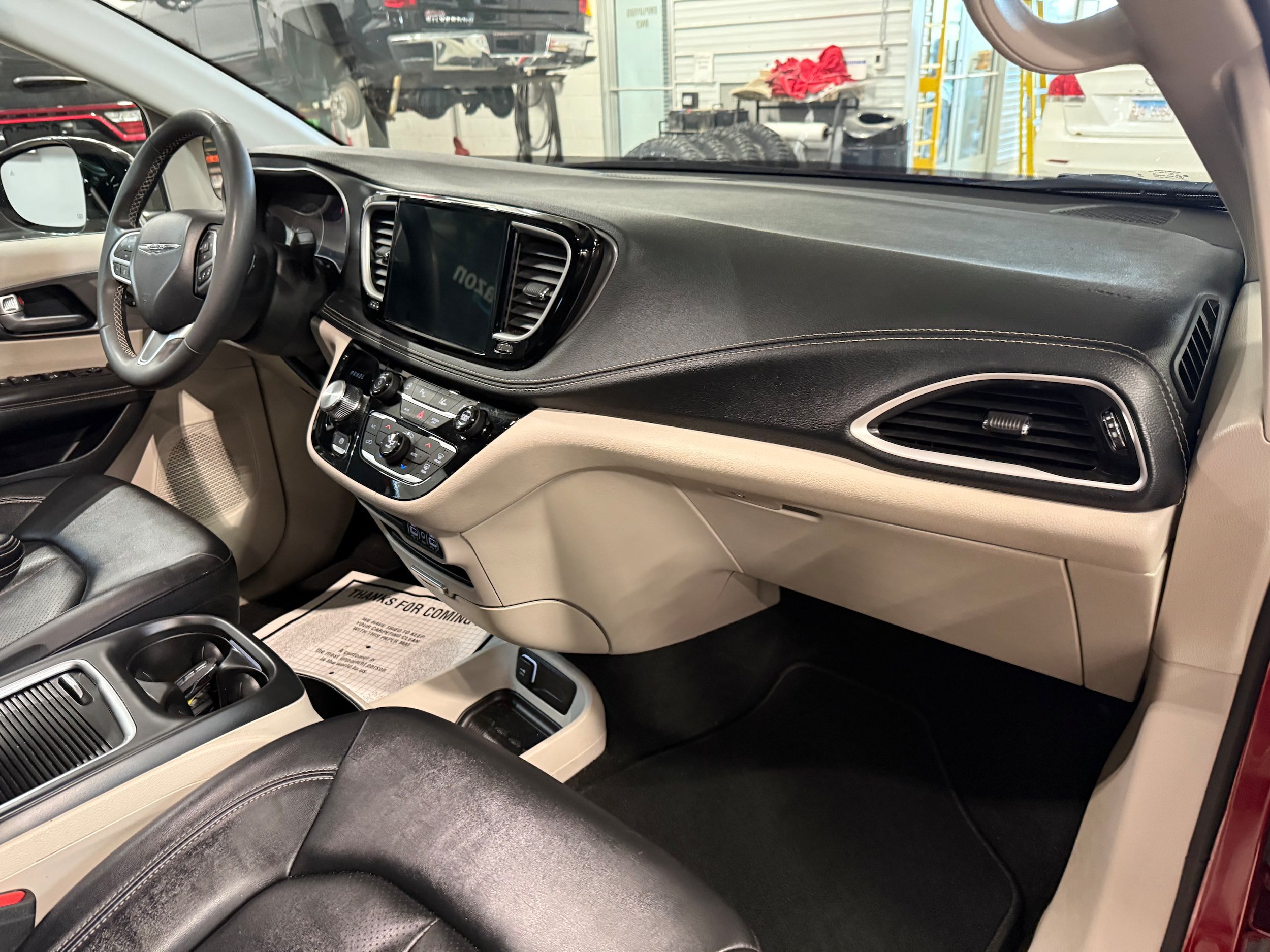 Certified 2024 Chrysler Pacifica Touring-L AWD/4WD image 7