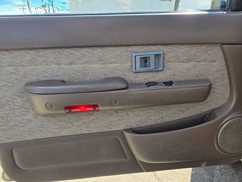 Used 1999 Toyota Tacoma 2WD Xtracab image 9