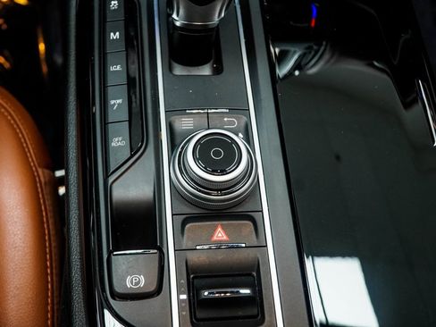 Used 2018 Maserati Levante image 18