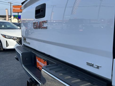 Used 2018 GMC Sierra 1500 SLT image 9