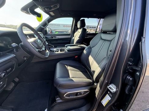 New 2026 Jeep Grand Wagoneer Limited image 9