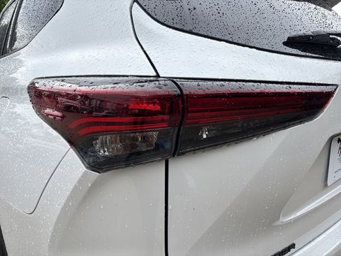 Used 2025 Toyota Highlander XSE AWD/4WD image 14