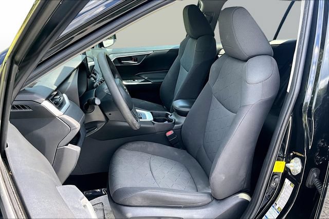 Used 2020 Toyota RAV4 XLE w/ All Weather Liner Package AWD/4WD image 24