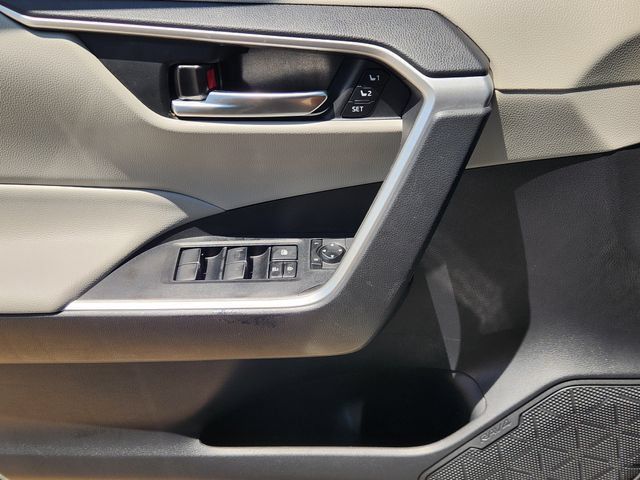 Used 2021 Toyota RAV4 XLE Premium AWD/4WD image 17