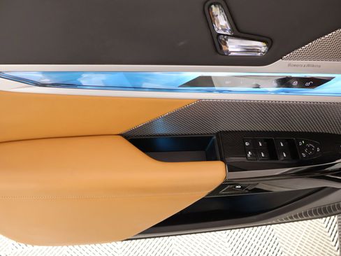 Used 2023 BMW 740i w/ Parking Assistance Package image 17