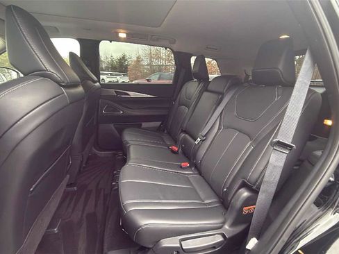 Certified 2025 INFINITI QX60 Luxe image 12