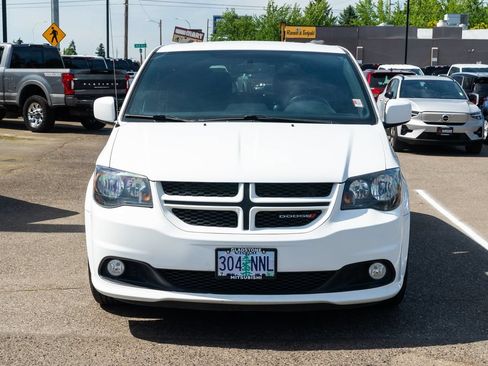Used 2017 Dodge Grand Caravan GT FWD image 2