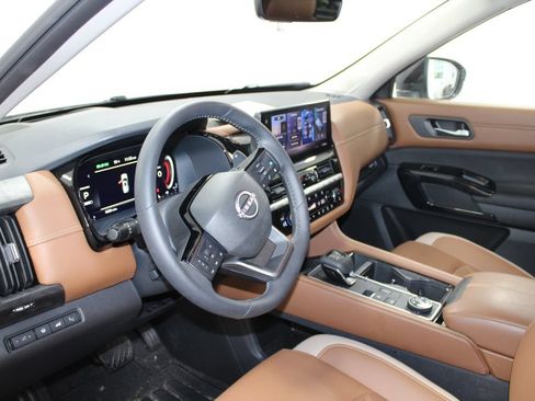 Used 2026 Nissan Pathfinder Platinum AWD/4WD image 14
