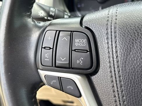 Used 2019 Toyota Highlander XLE AWD/4WD image 34