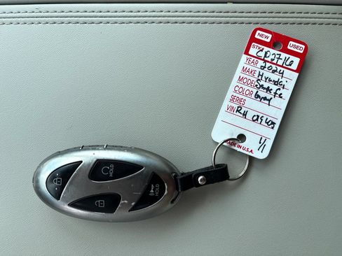 Used 2024 Hyundai Santa Fe Limited AWD/4WD image 33