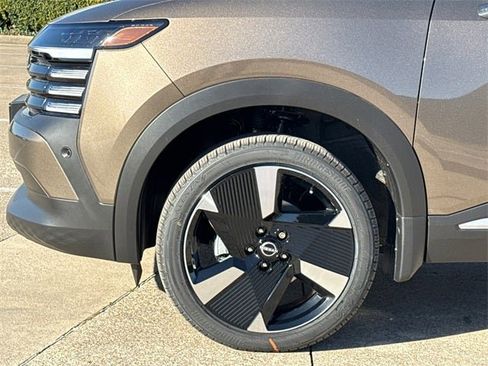 New 2026 Nissan Kicks SR image 5