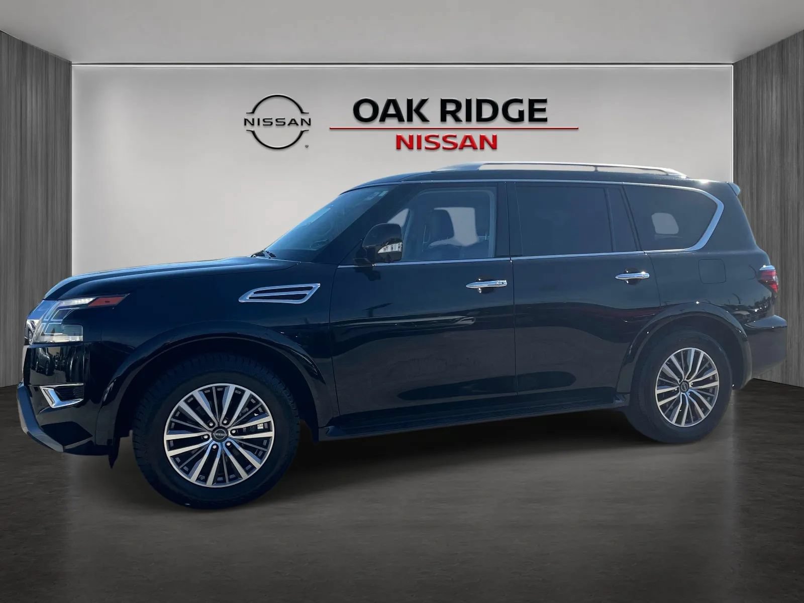 Used 2024 Nissan Armada SL w/ Captain's Chairs Package AWD/4WD image 6
