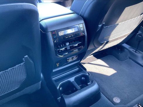 Used 2023 Jeep Grand Cherokee L Limited AWD/4WD image 32