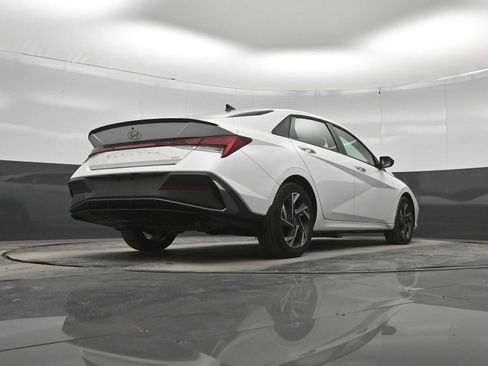 Used 2025 Hyundai Elantra SEL FWD image 35