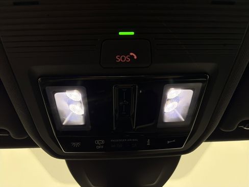 Used 2022 Volkswagen GTI SE image 31