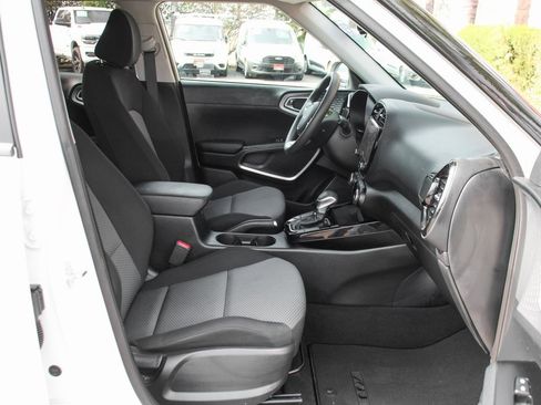 Used 2023 Kia Soul S image 35