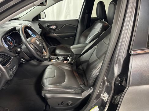 Used 2019 Jeep Cherokee Limited AWD/4WD image 3