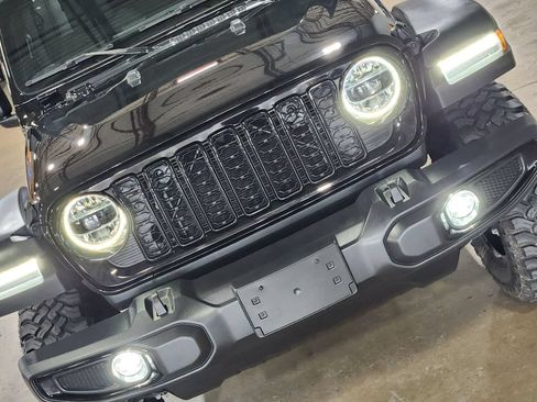 Used 2024 Jeep Wrangler Unlimited Sport AWD/4WD image 19