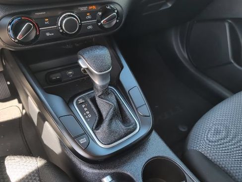 Used 2025 Kia Soul LX w/ LX Technology Package FWD image 18
