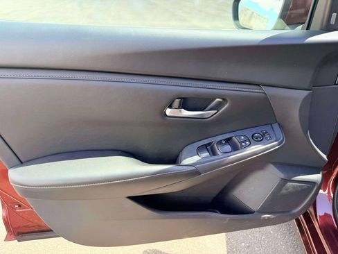 Used 2024 Nissan Sentra SV FWD image 14