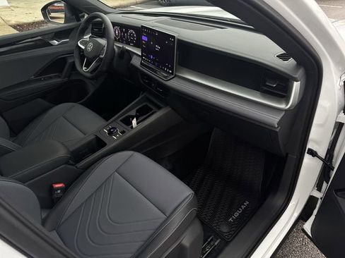 New 2026 Volkswagen Tiguan SE R-Line FWD image 30