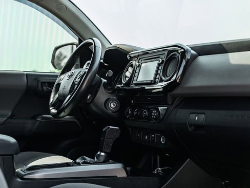 Used 2019 Toyota Tacoma SR5 AWD/4WD image 20