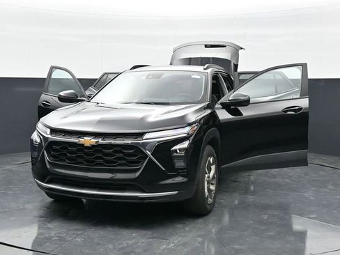 Used 2025 Chevrolet Trax LT w/ LT Convenience Package FWD image 41