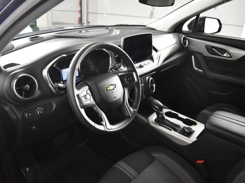 Used 2025 Chevrolet Blazer LT AWD/4WD image 2