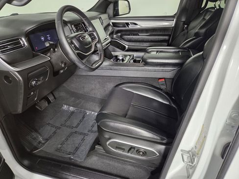 Certified 2025 Jeep Wagoneer 4WD image 12