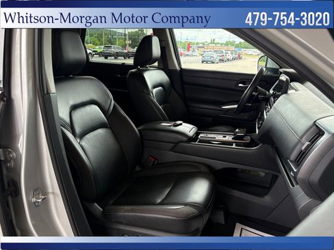 Used 2023 Nissan Pathfinder SL FWD image 35