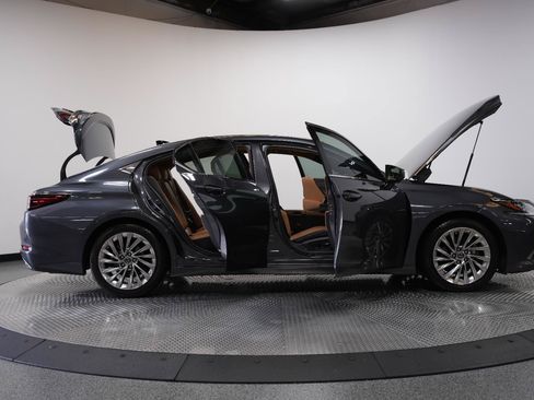Used 2022 Lexus ES 350 Ultra Luxury w/ Accessory Package 2 FWD image 9