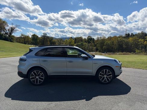 New 2026 Porsche Cayenne E-Hybrid image 8