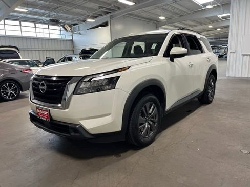 Used 2024 Nissan Pathfinder SV FWD image 7
