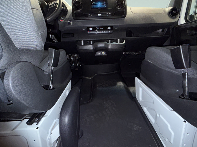 Used 2024 Mercedes-Benz Sprinter 2500 image 29