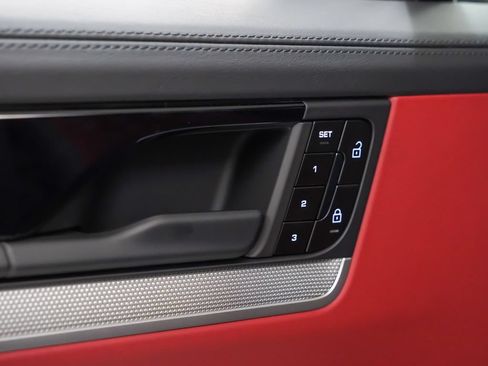 Certified 2026 Porsche Cayenne E-Hybrid Coupe AWD/4WD image 21