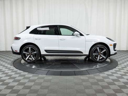 Used 2025 Porsche Macan image 8