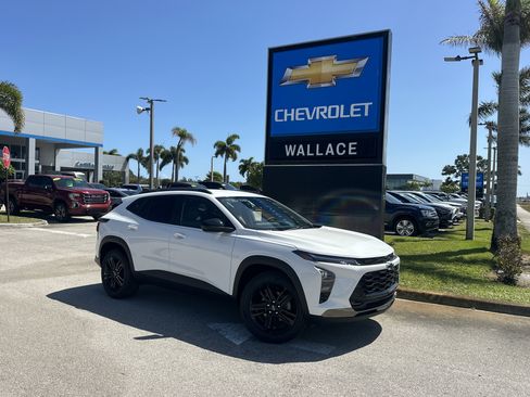 New 2026 Chevrolet Trax ACTIV w/ Driver Confidence Package FWD image 1