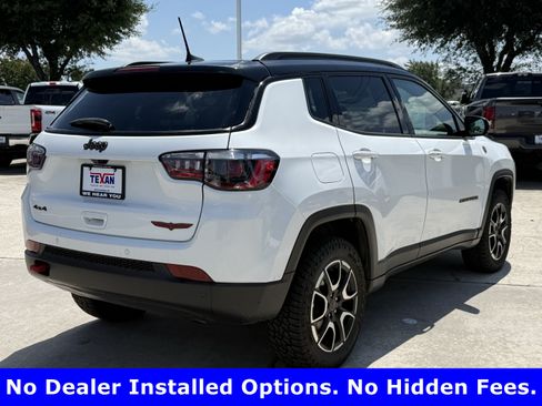 Used 2025 Jeep Compass Trailhawk AWD/4WD image 6