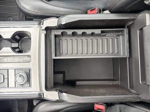 Used 2018 Ford Expedition XLT w/ Equipment Group 202A AWD/4WD image 26