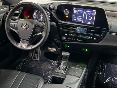 Used 2022 Lexus ES 350 F Sport image 4