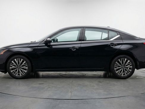 Used 2025 Nissan Altima 2.5 SV image 5