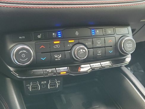 Used 2023 Dodge Durango R/T RWD image 31
