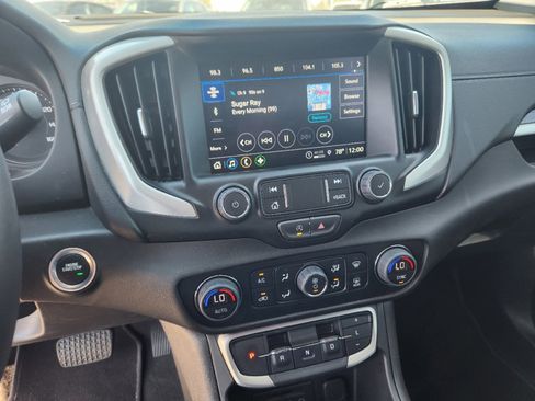 Used 2024 GMC Terrain SLT image 24