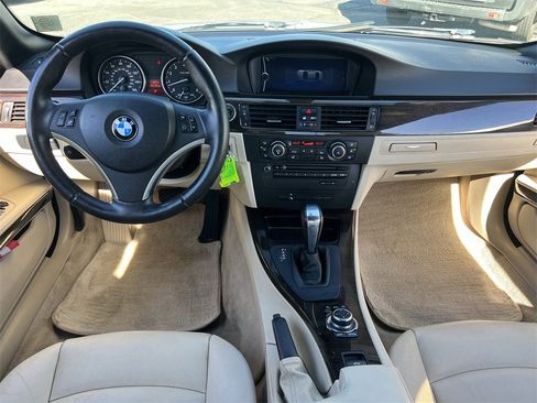 Used 2012 BMW 335i Convertible image 17