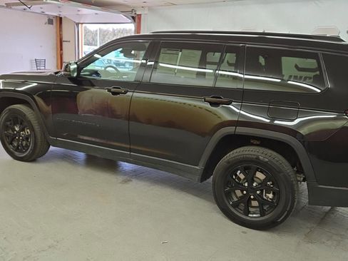 Used 2024 Jeep Grand Cherokee L Laredo AWD/4WD image 3